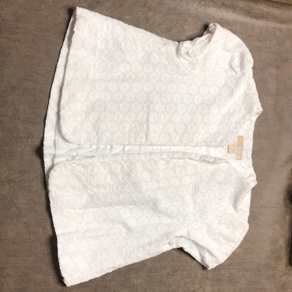 Im selling a white Michael Kors vest for a kid